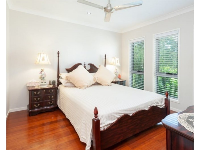 16 Azure Way, Hope Island QLD 4212