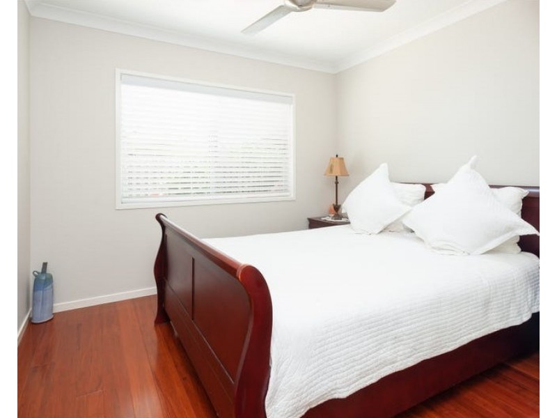 16 Azure Way, Hope Island QLD 4212