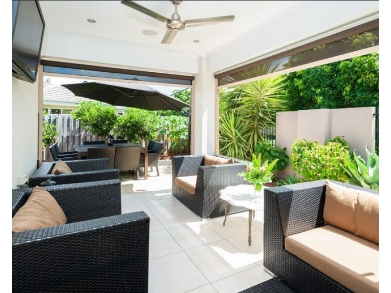 16 Azure Way, Hope Island QLD 4212