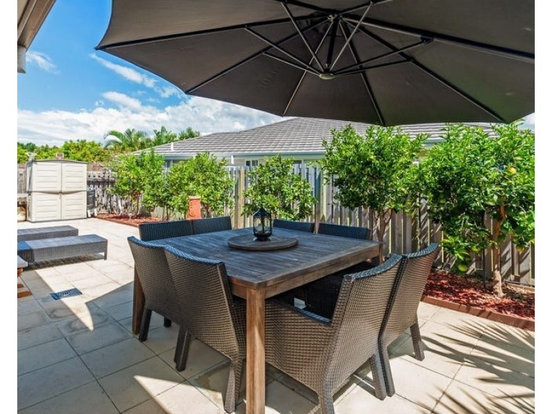 16 Azure Way, Hope Island QLD 4212