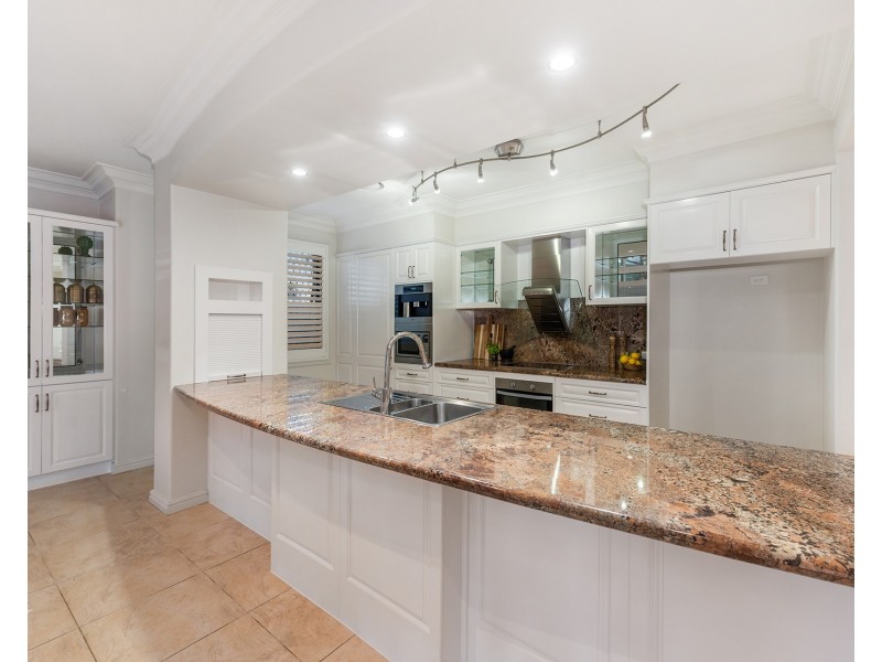 75 The Sovereign Mile, Sovereign Islands QLD 4216