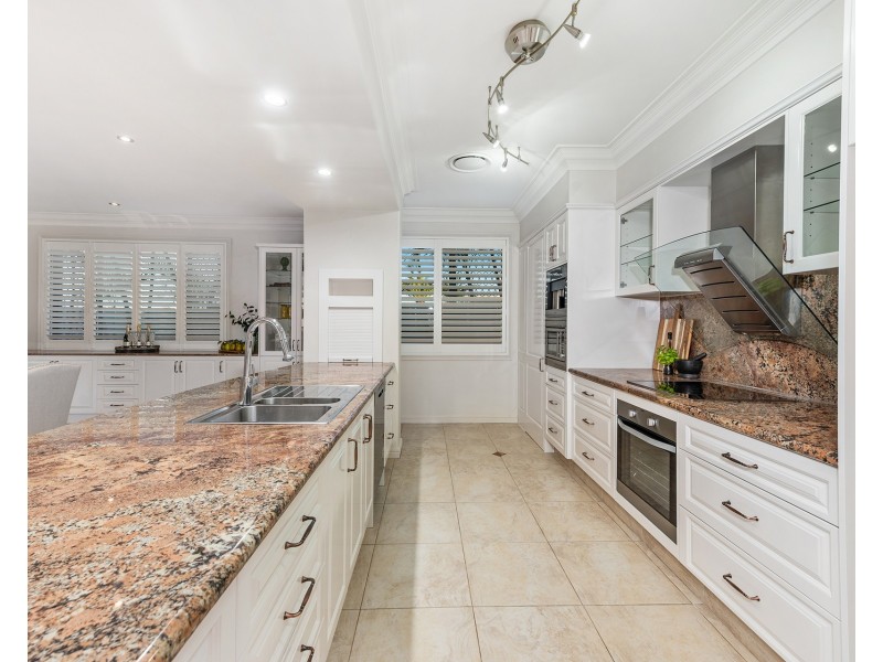 75 The Sovereign Mile, Sovereign Islands QLD 4216