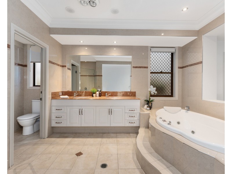 75 The Sovereign Mile, Sovereign Islands QLD 4216