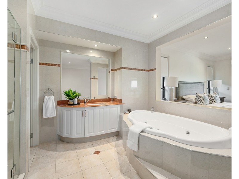 75 The Sovereign Mile, Sovereign Islands QLD 4216