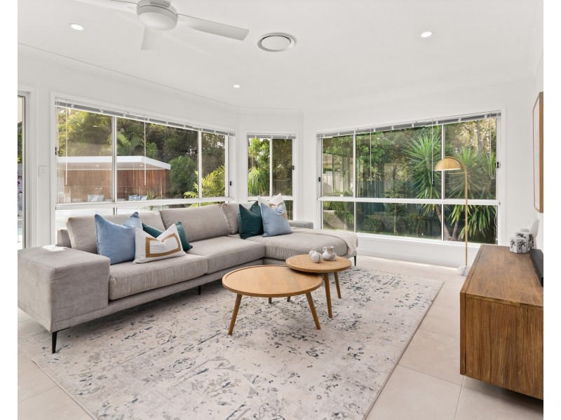 4 Herington Close, Arundel QLD 4214