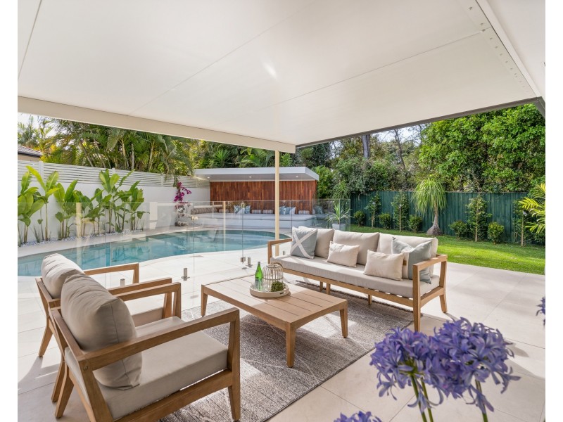 4 Herington Close, Arundel QLD 4214