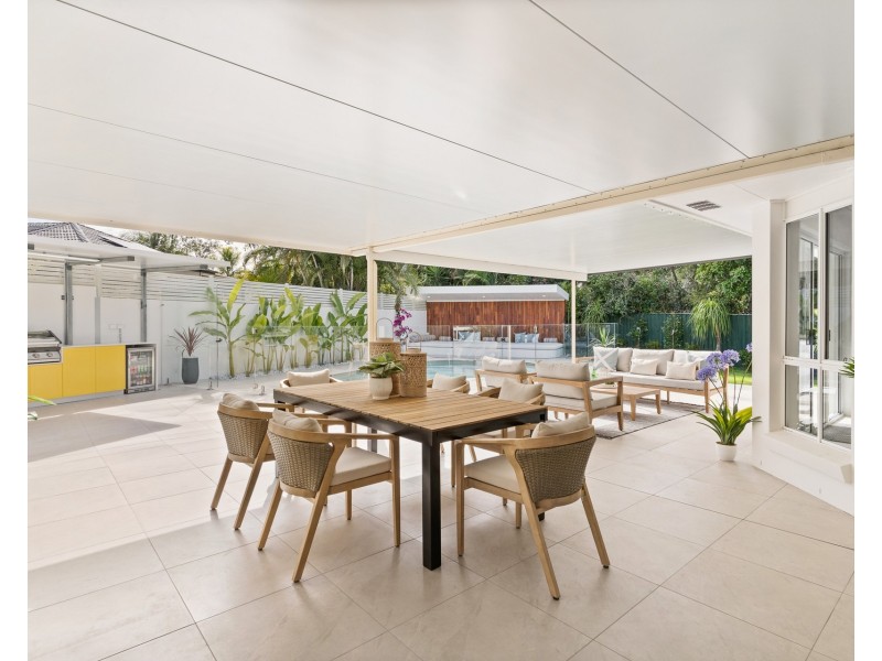 4 Herington Close, Arundel QLD 4214