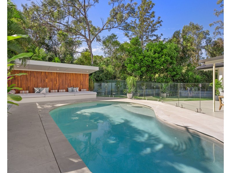 4 Herington Close, Arundel QLD 4214