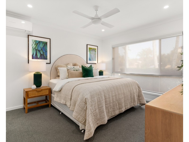 4 Herington Close, Arundel QLD 4214