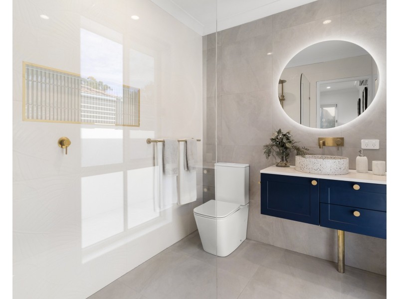 4 Herington Close, Arundel QLD 4214