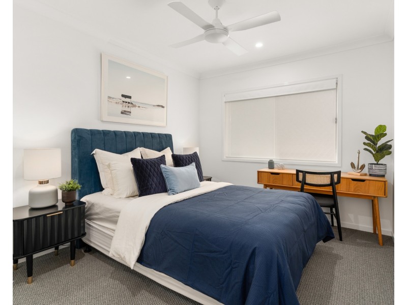 4 Herington Close, Arundel QLD 4214