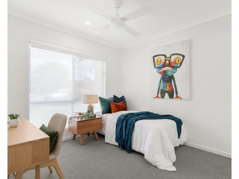 4 Herington Close, Arundel QLD 4214