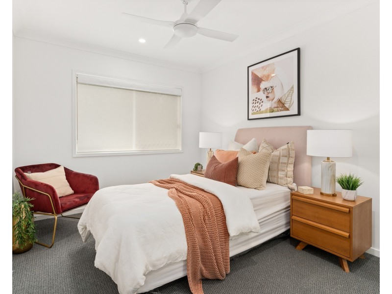 4 Herington Close, Arundel QLD 4214