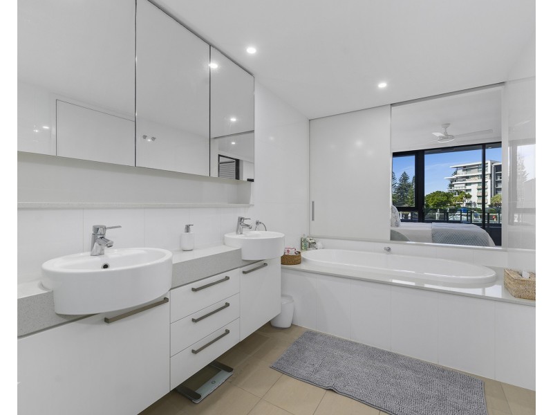 5104/323 Bayview Street, Hollywell QLD 4216