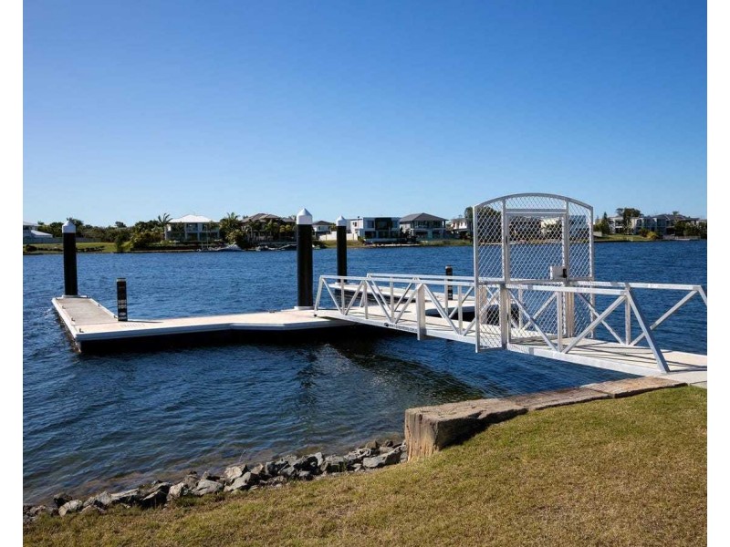 8 Lake Serenity Boulevard, Helensvale QLD 4212