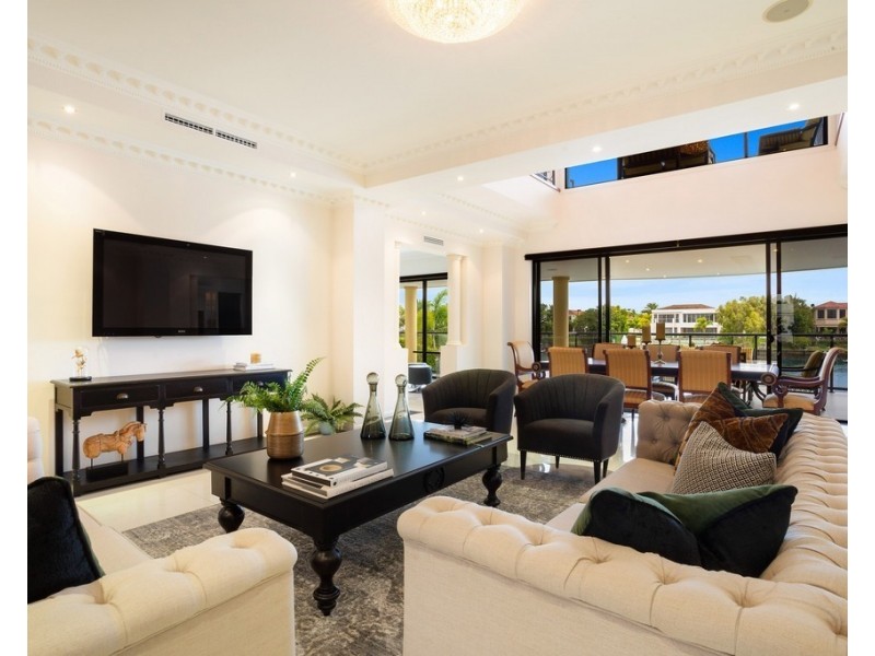 2615 Virginia Drive, Hope Island QLD 4212