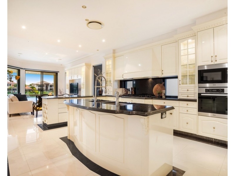 2615 Virginia Drive, Hope Island QLD 4212