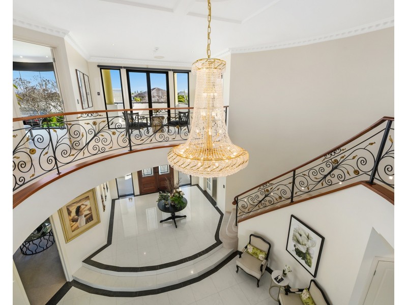 2615 Virginia Drive, Hope Island QLD 4212
