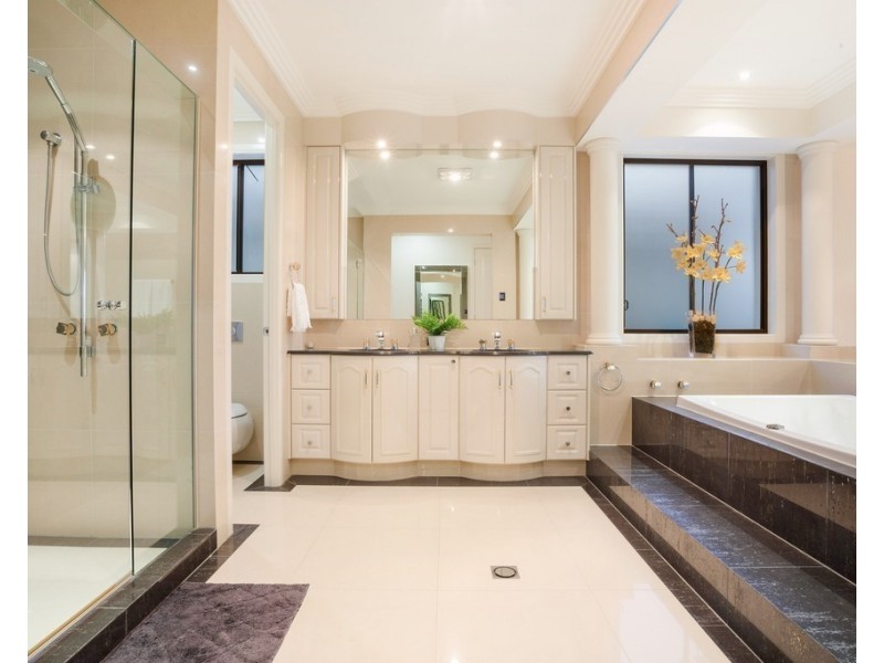 2615 Virginia Drive, Hope Island QLD 4212