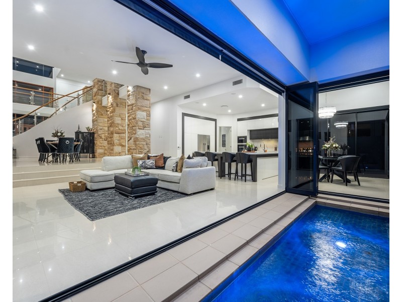 21 Hampton Court, Sovereign Islands QLD 4216