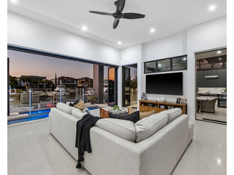 21 Hampton Court, Sovereign Islands QLD 4216