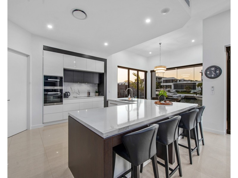 21 Hampton Court, Sovereign Islands QLD 4216