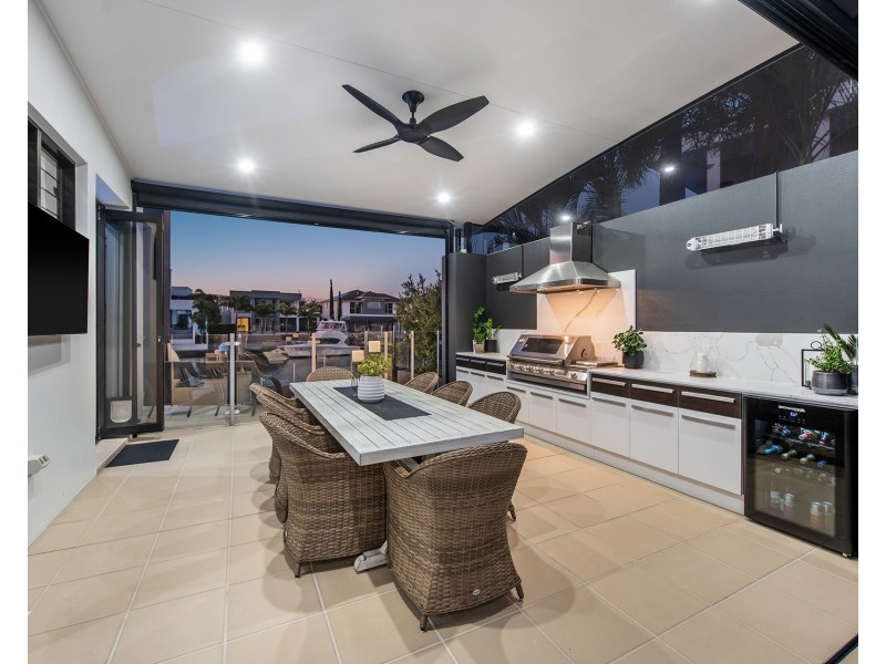 21 Hampton Court, Sovereign Islands QLD 4216