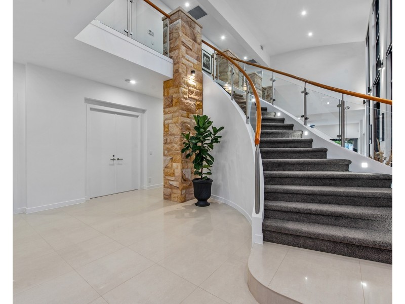 21 Hampton Court, Sovereign Islands QLD 4216