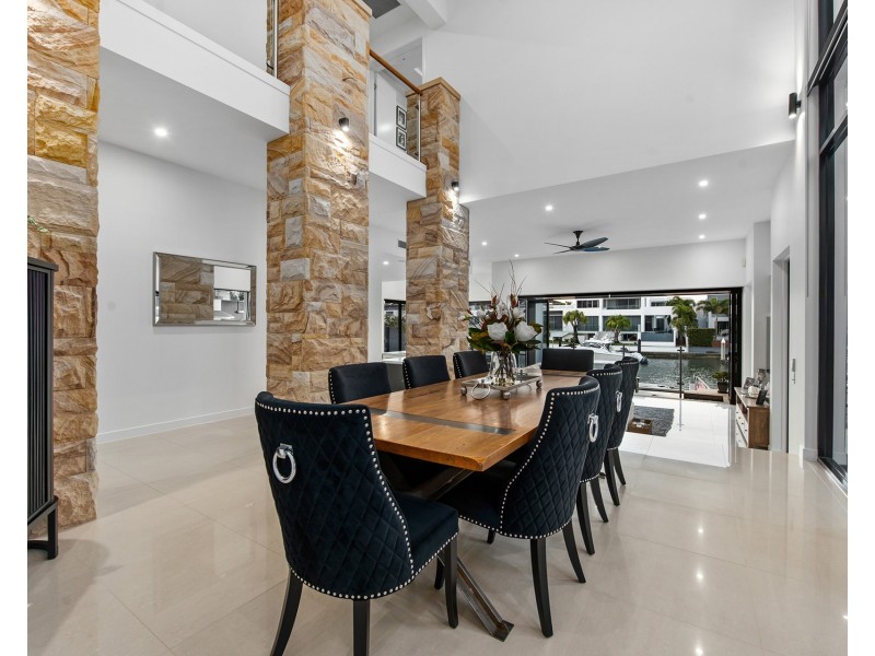 21 Hampton Court, Sovereign Islands QLD 4216