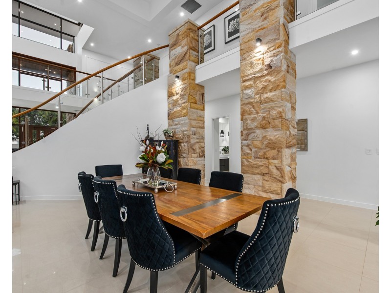 21 Hampton Court, Sovereign Islands QLD 4216