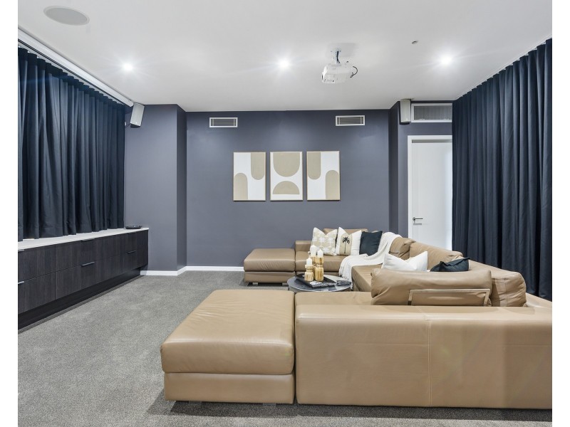 21 Hampton Court, Sovereign Islands QLD 4216