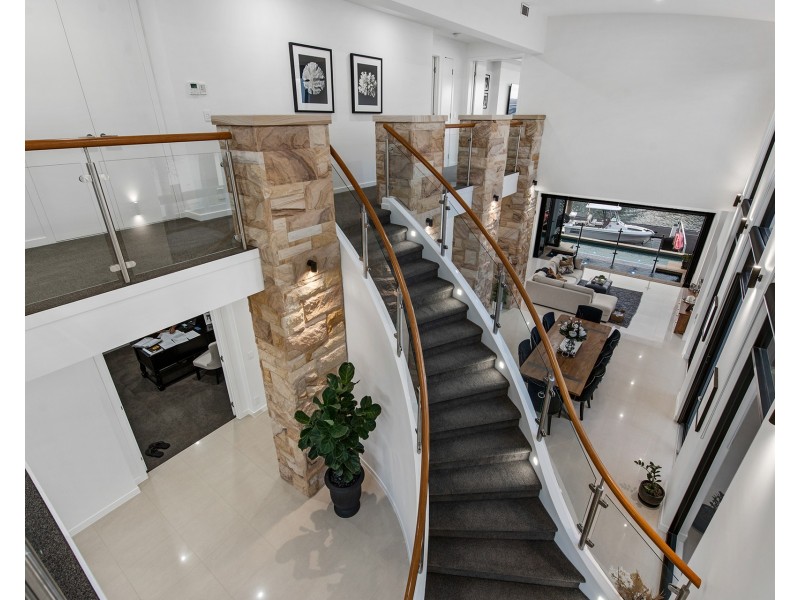 21 Hampton Court, Sovereign Islands QLD 4216