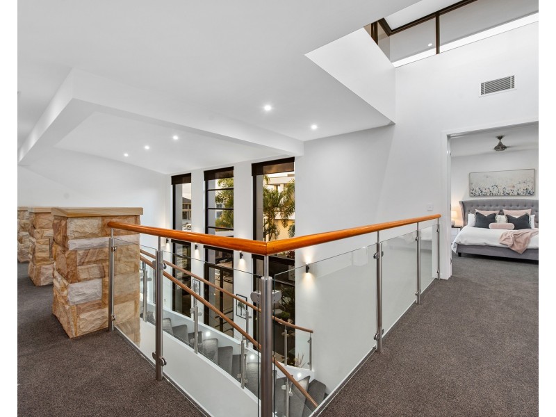 21 Hampton Court, Sovereign Islands QLD 4216