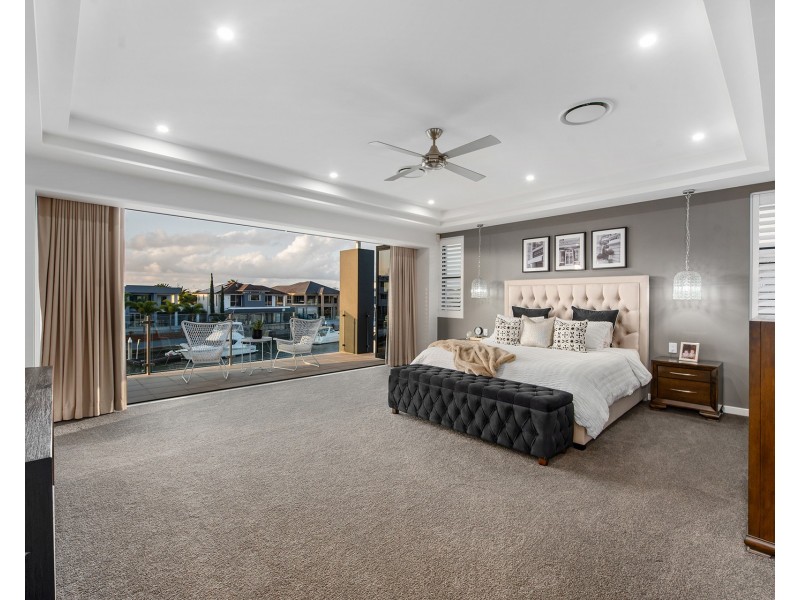 21 Hampton Court, Sovereign Islands QLD 4216