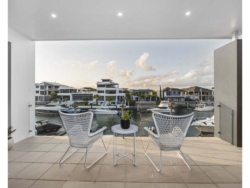 21 Hampton Court, Sovereign Islands QLD 4216