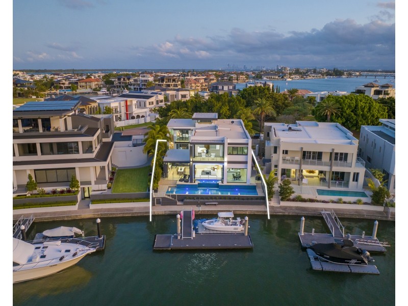 21 Hampton Court, Sovereign Islands QLD 4216