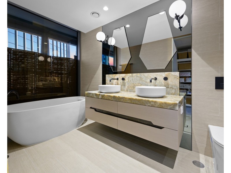 11506/36 Old Burleigh Road, Surfers Paradise QLD 4217