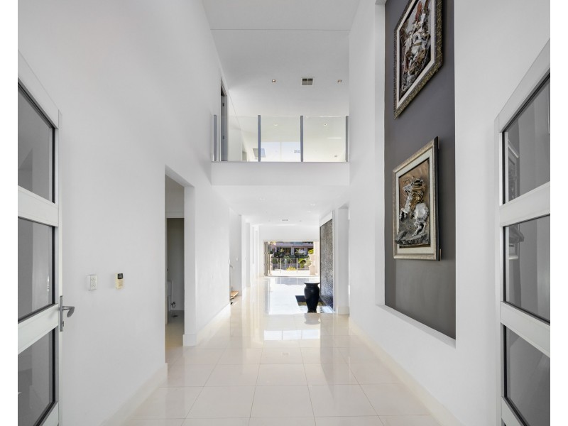 95 The Sovereign Mile, Sovereign Islands QLD 4216