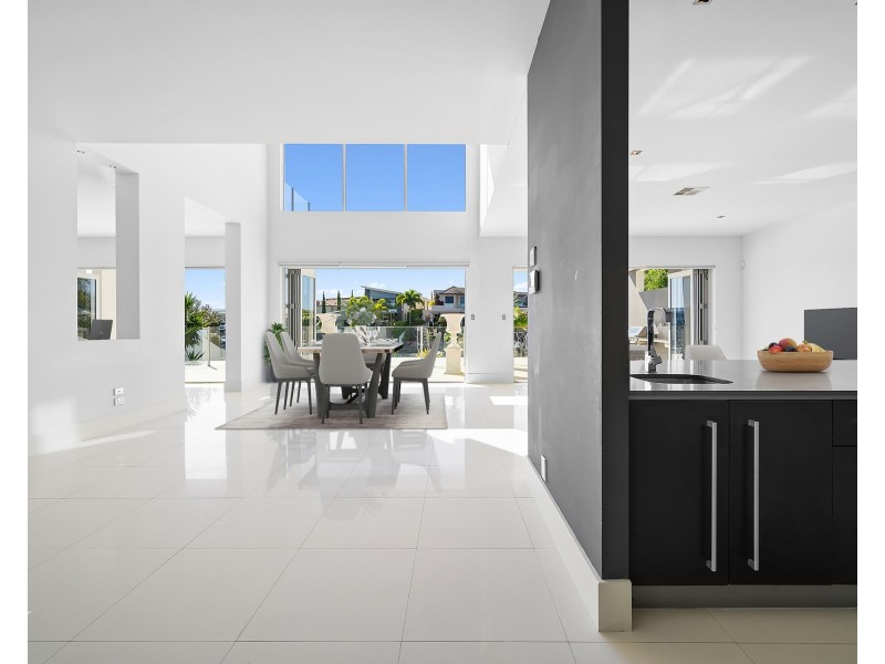 95 The Sovereign Mile, Sovereign Islands QLD 4216