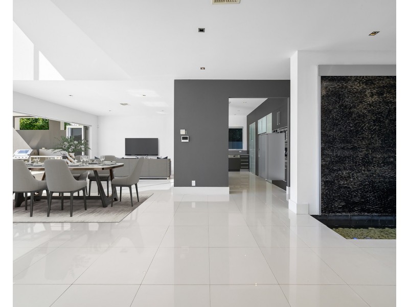 95 The Sovereign Mile, Sovereign Islands QLD 4216