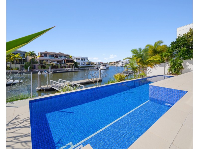 95 The Sovereign Mile, Sovereign Islands QLD 4216