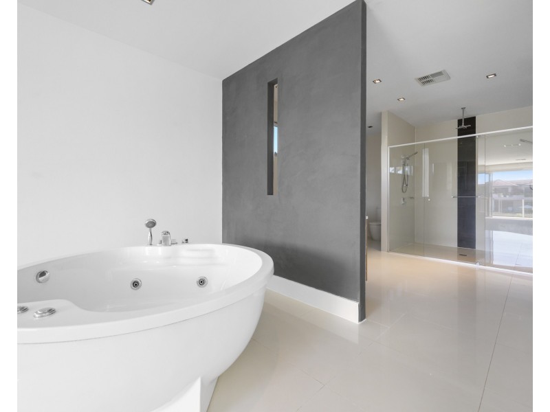 95 The Sovereign Mile, Sovereign Islands QLD 4216