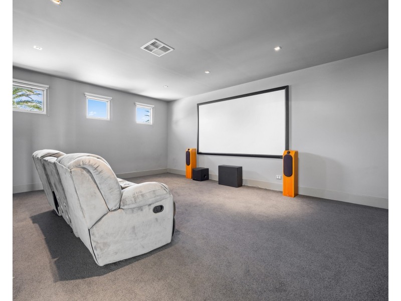 95 The Sovereign Mile, Sovereign Islands QLD 4216