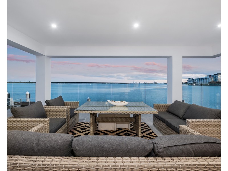 23 King Arthurs Court, Sovereign Islands QLD 4216