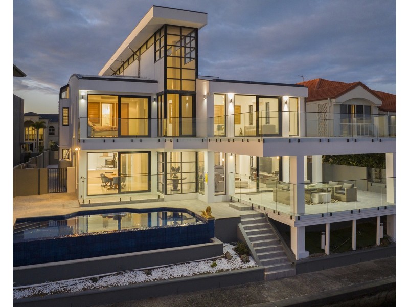 23 King Arthurs Court, Sovereign Islands QLD 4216