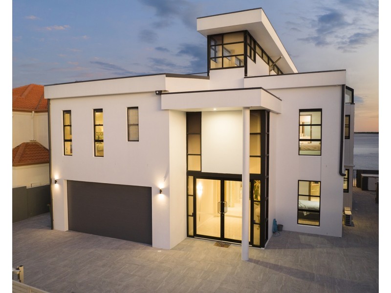 23 King Arthurs Court, Sovereign Islands QLD 4216