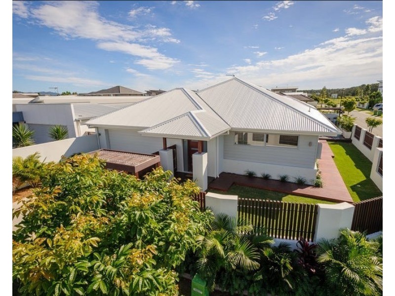 9 Mariner Avenue, Hope Island QLD 4212