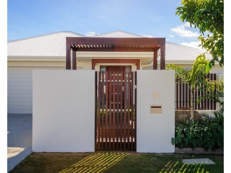9 Mariner Avenue, Hope Island QLD 4212