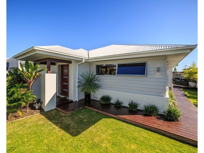 9 Mariner Avenue, Hope Island QLD 4212