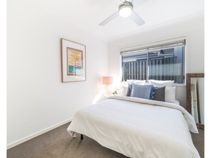 9 Mariner Avenue, Hope Island QLD 4212